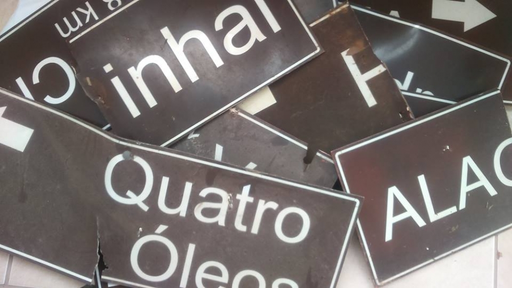 Substituição de placas depredadas é realizado pela Prefeitura de Aiuruoca