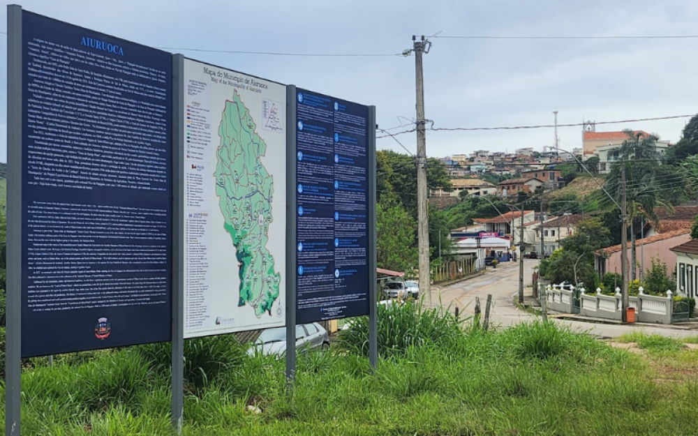 Governo Municipal realiza instalação do painel de informações na entrada da cidade.