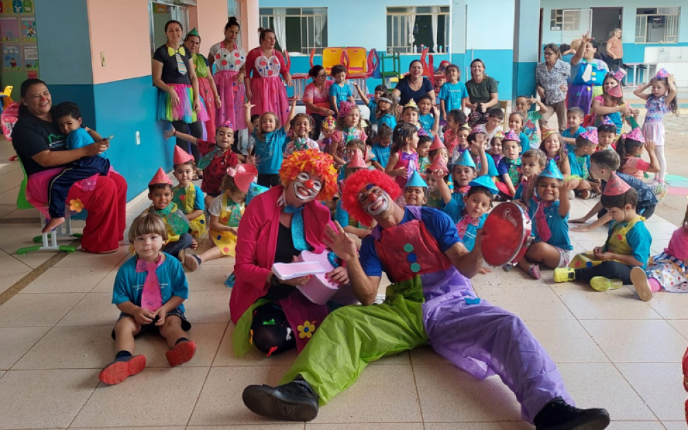 Dia do Circo: Creche Municipal promove uma festa repleta de alegria e muita palhaçada.