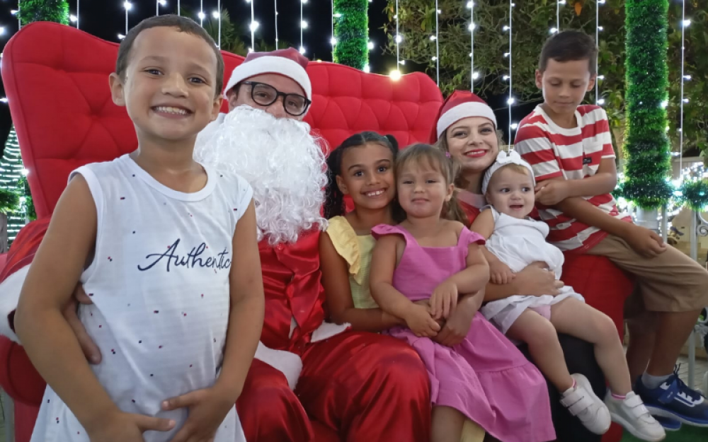 Fim de Ano: Aiuruoca recebe o Papai e Mamãe Noel em evento cheio de magia.