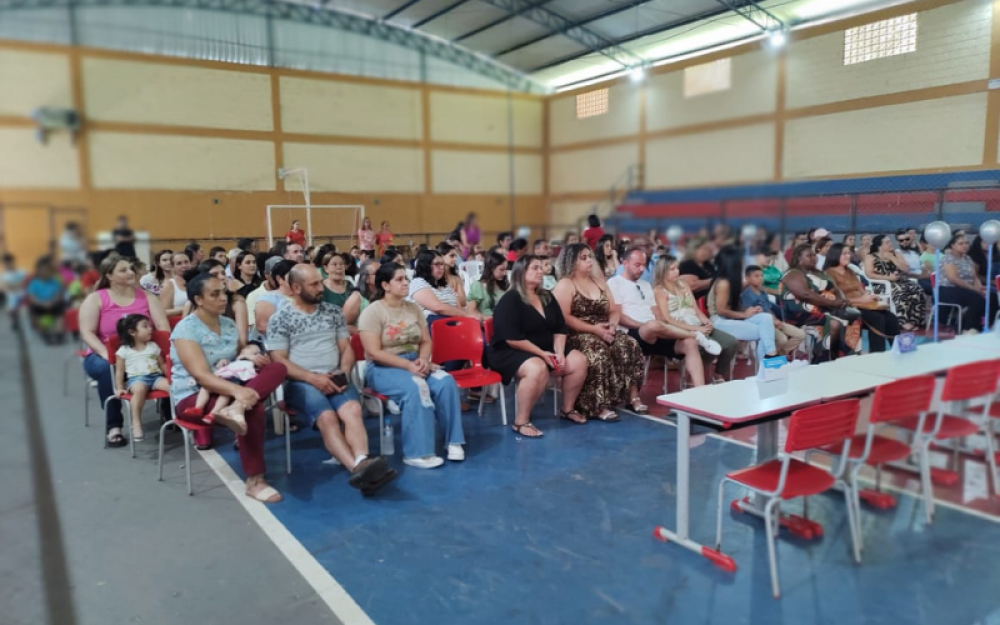 Manhã de Autógrafos - com alunos da rede municipal é realizado em Aiuruoca.