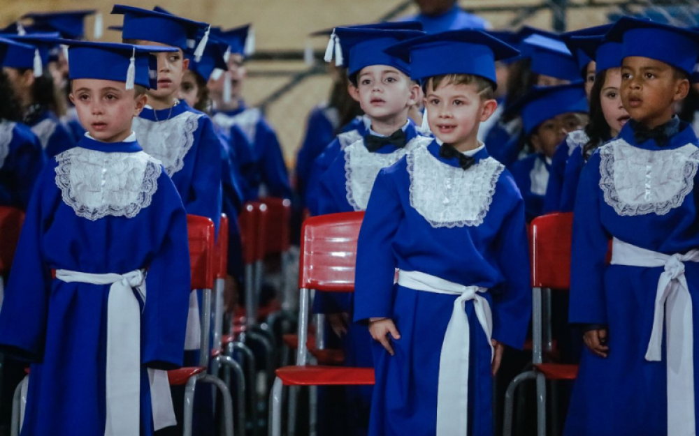 Cerimônia de formatura com os alunos do CCEEIM Alexandrina de Souza Carvalho