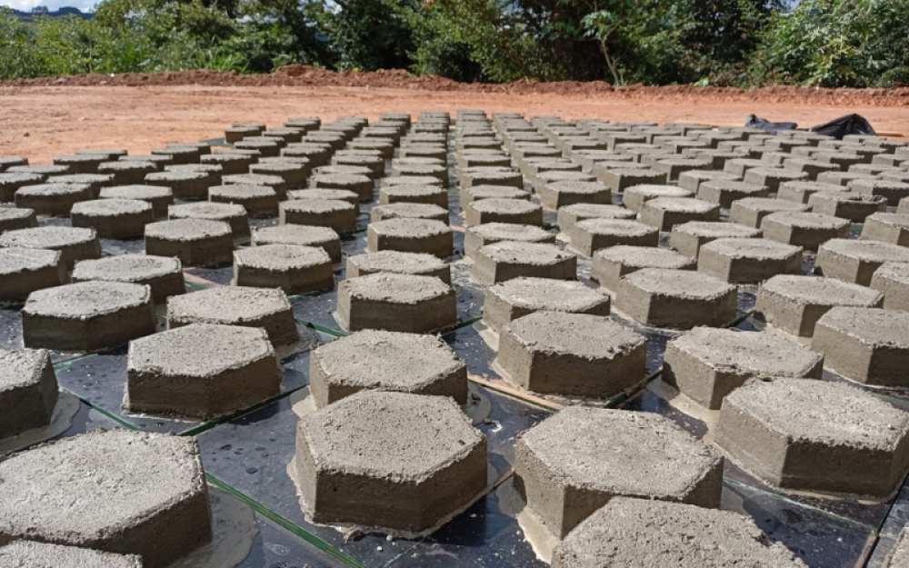 Fábrica de bloquetes inicia nova fase na pavimentação urbana e rural.