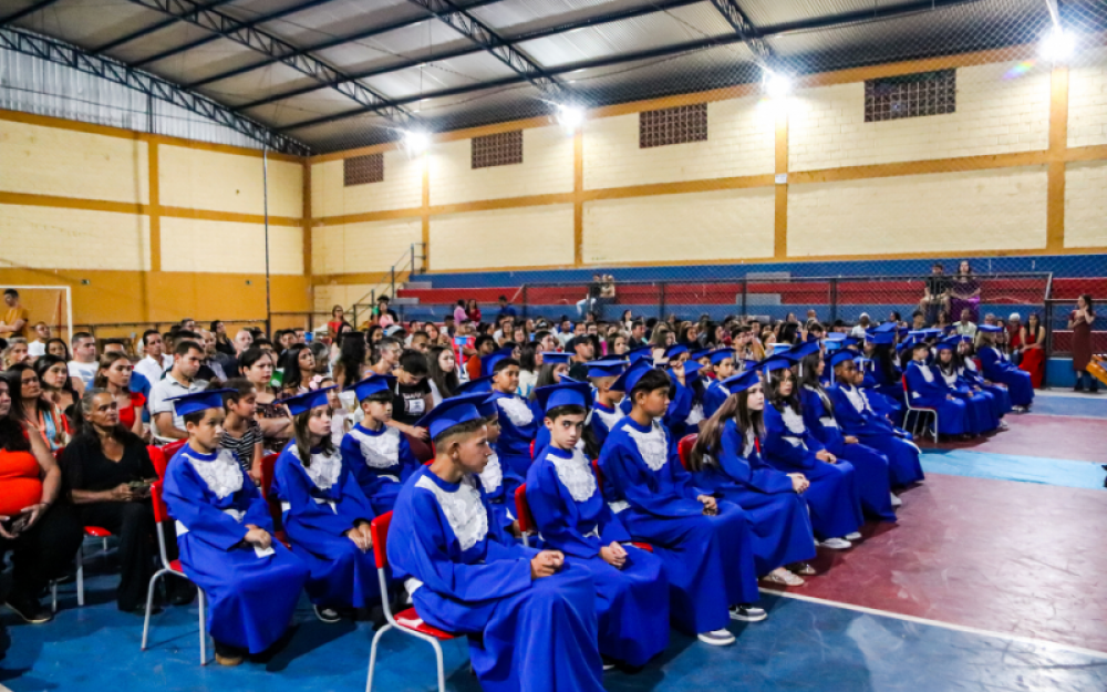 Governo Municipal promove formatura e entrega dos certificados aos alunos.