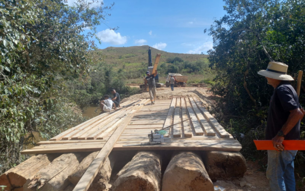 Finalizada as obras de reconstrução da ponte de acesso ao Bairro dos Coqueiros.