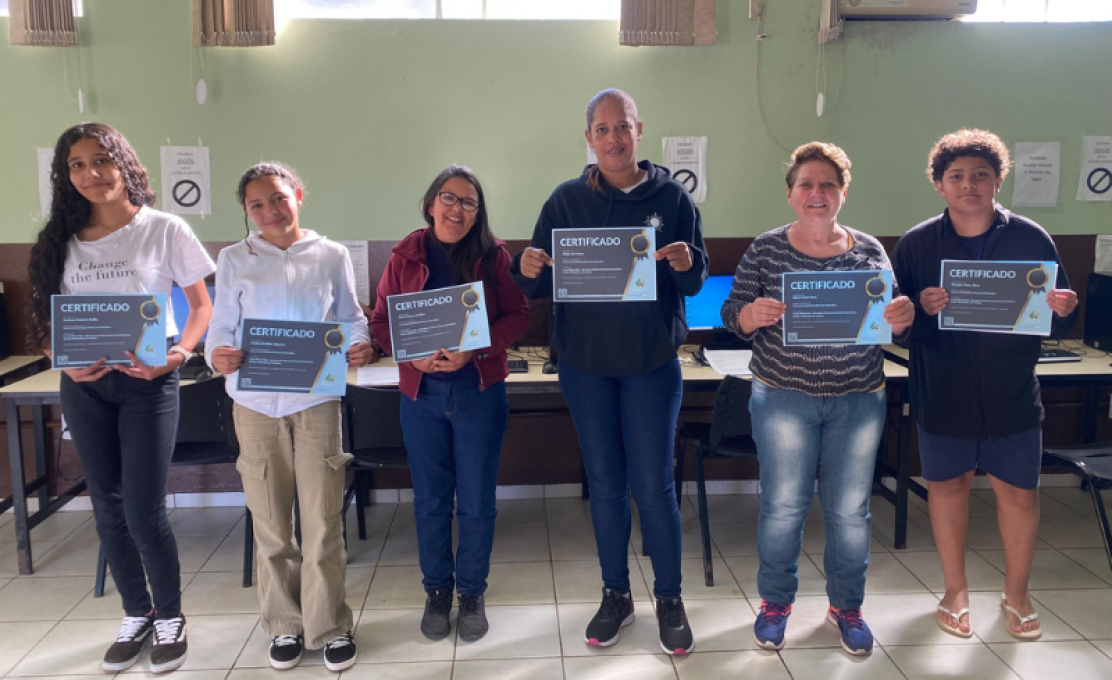 Curso de informática é concluído com sucesso e abre novos caminhos para alunos.